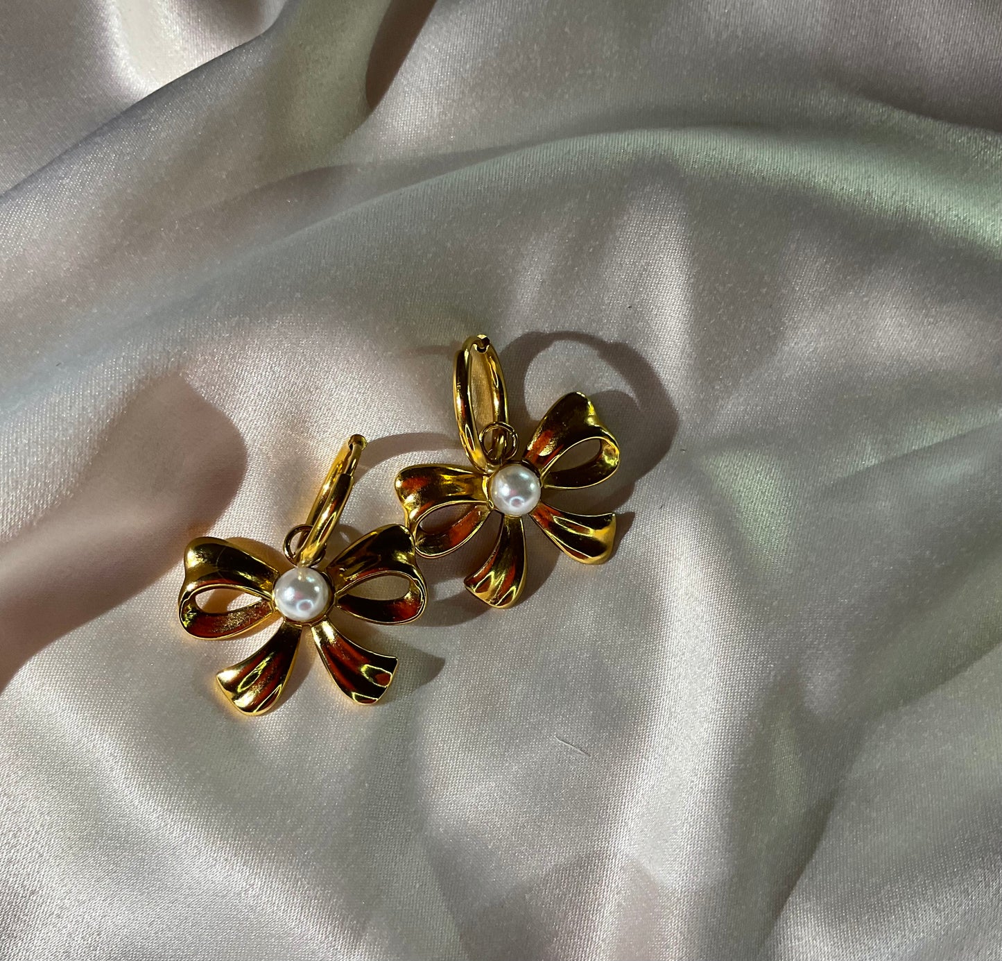 Orecchini Fiocco Con Perla Oro - gioiello stile coquette acciaio inossidabile
