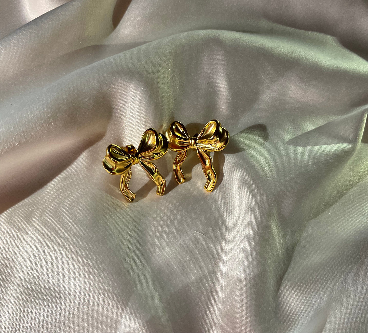 Orecchini Fiocco Oro - gioiello stile coquette acciaio inossidabile