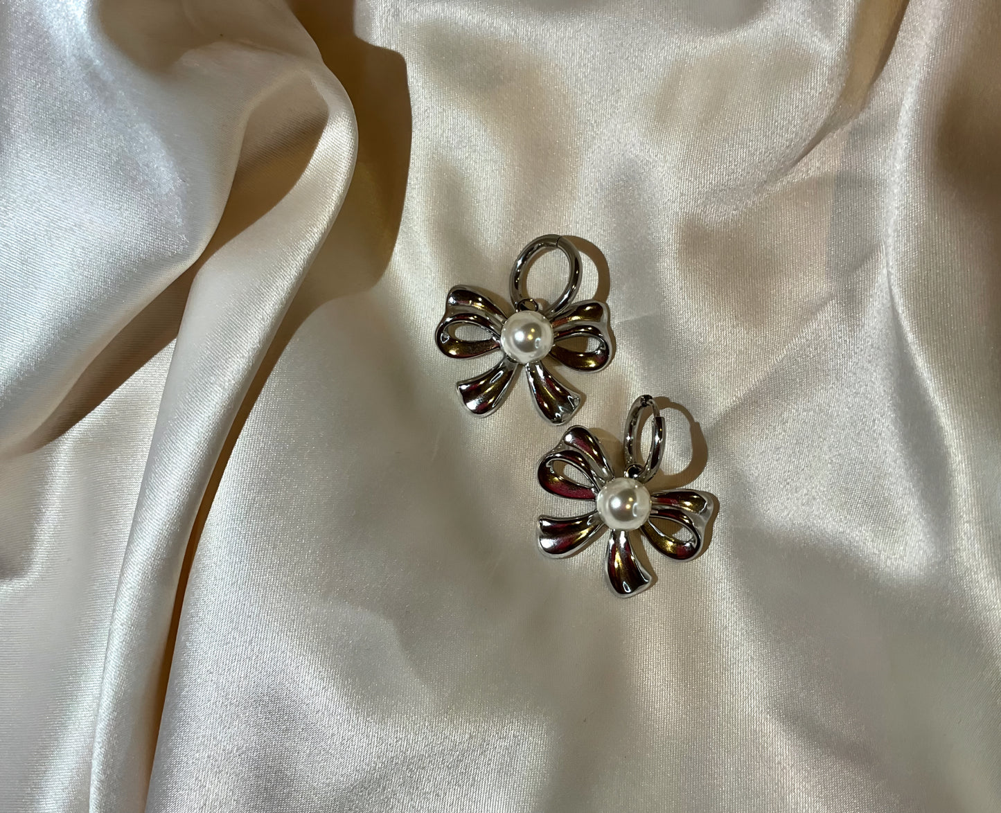Orecchini Fiocco Con Perla Argento - gioiello stile coquette acciaio inossidabile